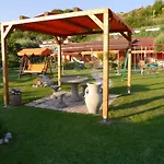 Апартаменты Luxus-drei-zimmer-wohnungen Mit Grossem Garten By Interhome *