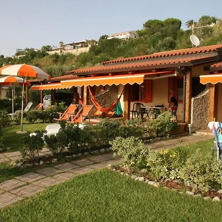 Luxus-drei-zimmer-wohnungen Mit Grossem Garten By Interhome Апартаменты