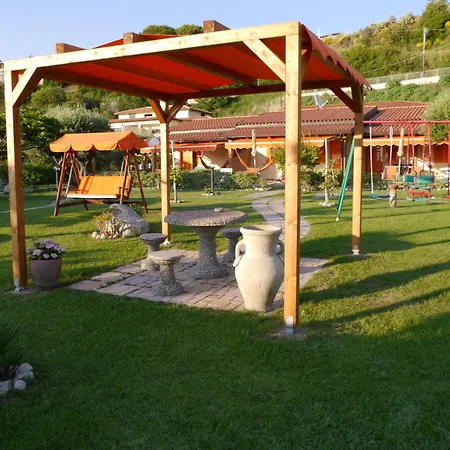 דירה Luxus-drei-zimmer-wohnungen Mit Grossem Garten By Interhome *