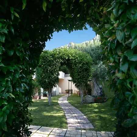 Luxus-drei-zimmer-wohnungen Mit Grossem Garten By Interhome דירה סנטה מריה