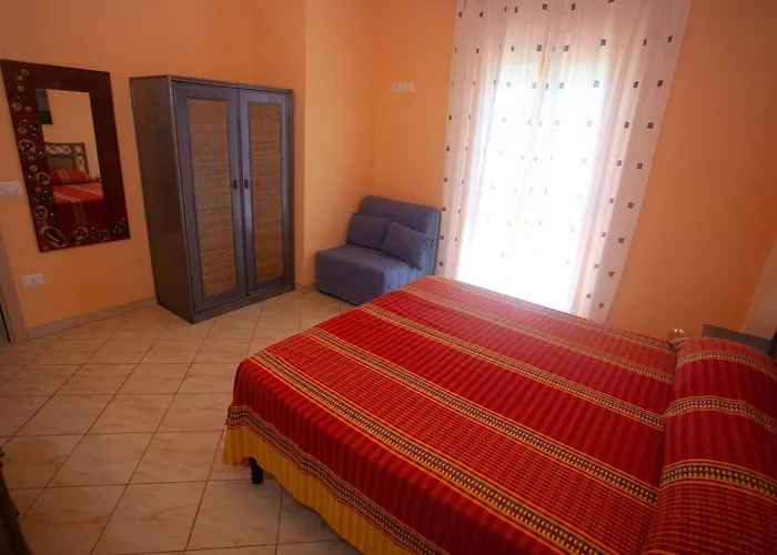 Luxus-drei-zimmer-wohnungen Mit Grossem Garten By Interhome Санта-Мария