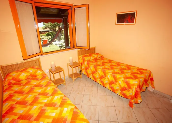 Luxus-drei-zimmer-wohnungen Mit Grossem Garten By Interhome * Санта-Мария