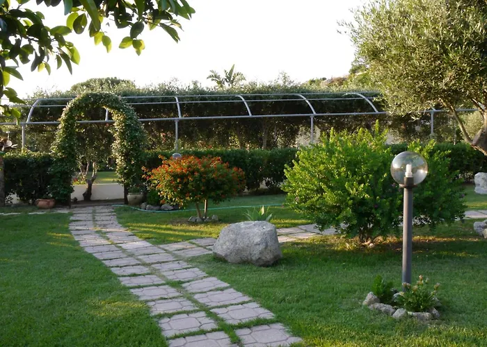 Luxus-drei-zimmer-wohnungen Mit Grossem Garten By Interhome Санта-Мария