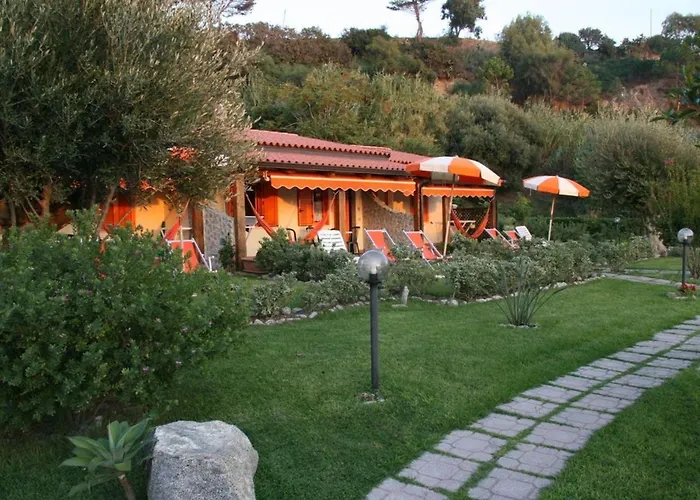 Luxus-drei-zimmer-wohnungen Mit Grossem Garten By Interhome