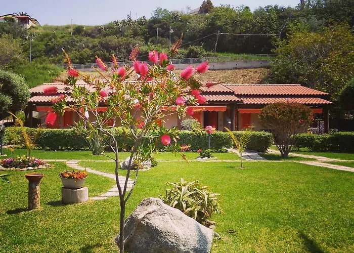 Luxus-drei-zimmer-wohnungen Mit Grossem Garten By Interhome