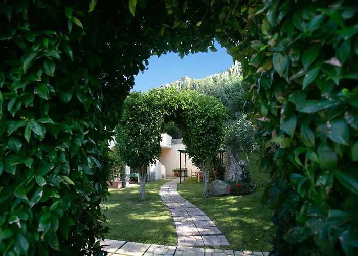 Luxus-drei-zimmer-wohnungen Mit Grossem Garten By Interhome Апартаменты Санта-Мария