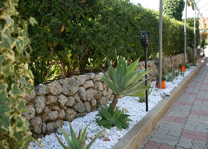 Luxus-drei-zimmer-wohnungen Mit Grossem Garten By Interhome Апартаменты Санта-Мария