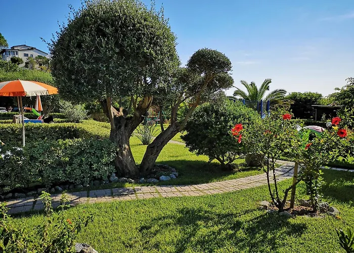 Апартаменты Luxus-drei-zimmer-wohnungen Mit Grossem Garten By Interhome