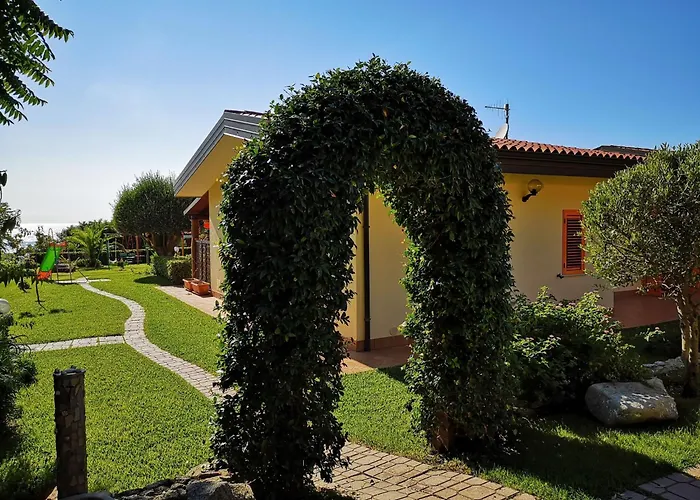 Апартаменты Luxus-drei-zimmer-wohnungen Mit Grossem Garten By Interhome *